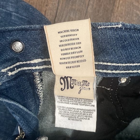 VINTAGE 1999 MISS ME BOOT CUT WITH CLASSIC FLEUR DE LIS TOPSTICHED W/RHINESTONES - Picture 10 of 11